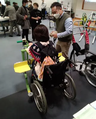 介護ロボット「移乗です」Ⅱ_ノーリフティング4