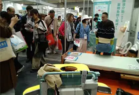 介護ロボット「移乗です」Ⅱ_「バリアフリー2025」11