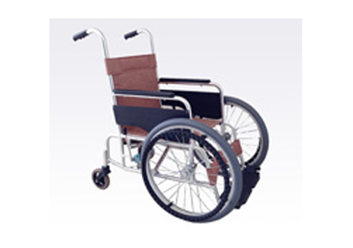 アルミ前方大車輪車椅子_円背の方も簡単_image01
