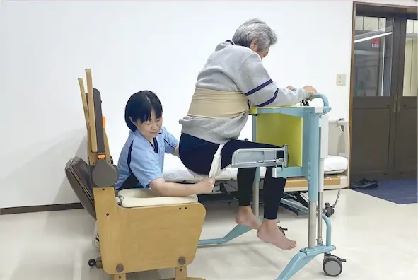 介護ロボット「移乗です」Ⅱ_ポータブルトイレへ