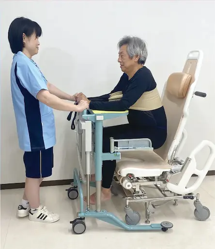 介護ロボット「移乗です」Ⅱ_入浴車いすへ